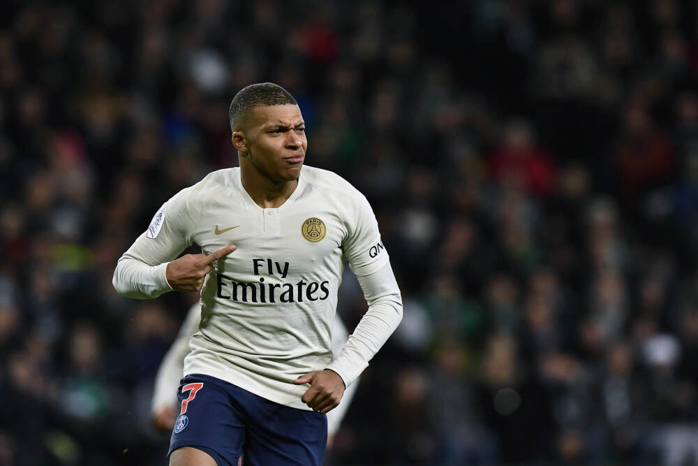 跟着快递小哥两小时送200多单，今年双十一送得多，罚得更多